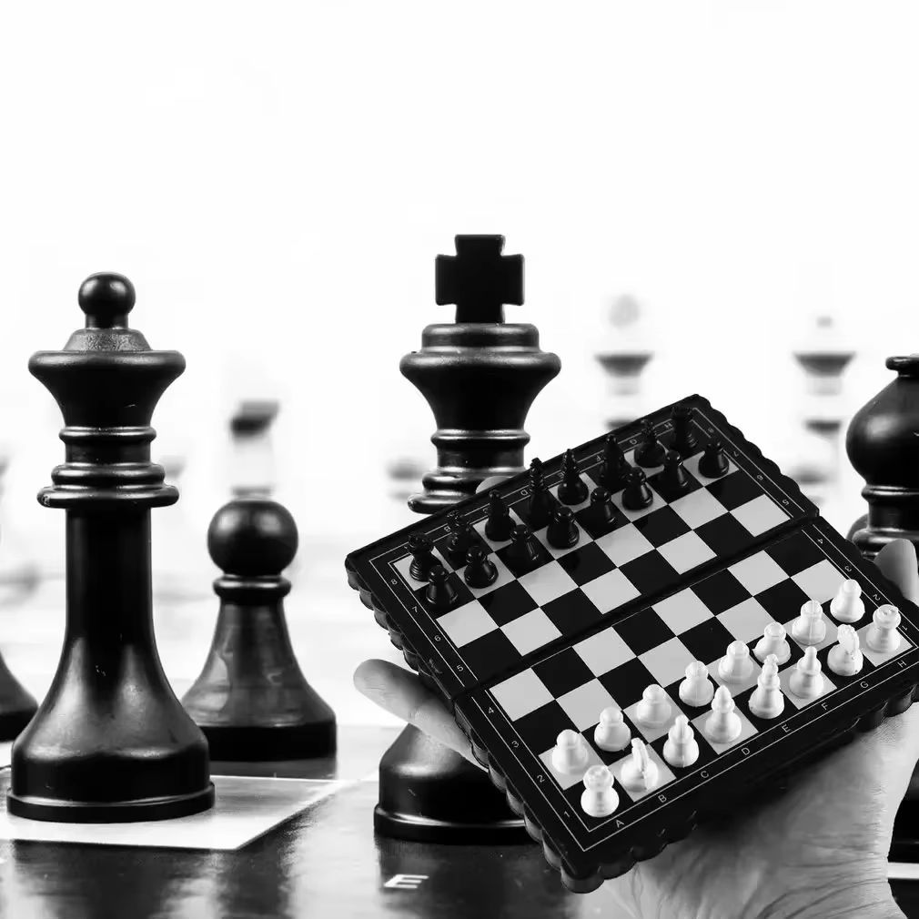 1Pc Mini Magnetic  Chess Set   - مراجعة Kids Outdoor Set وسعره